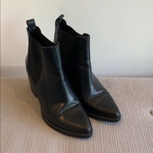 Steve Madden Pistol Black Leather Booties